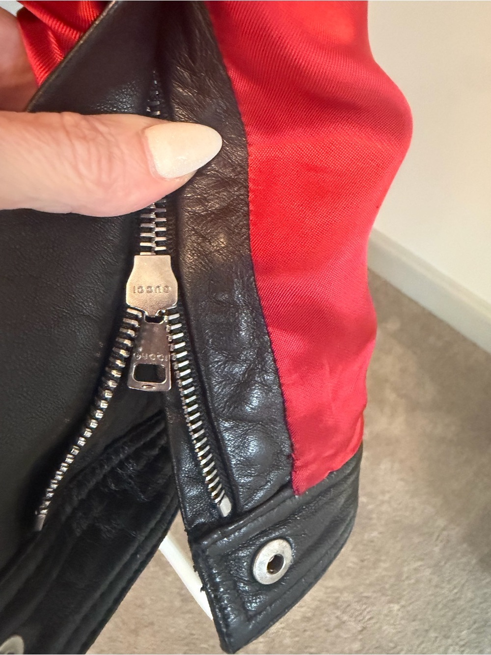 Vintage Gucci Black Leather Moto Biker Jacket Red Silk Lining Snap Collar 38 US2 - Picture 10 of 15